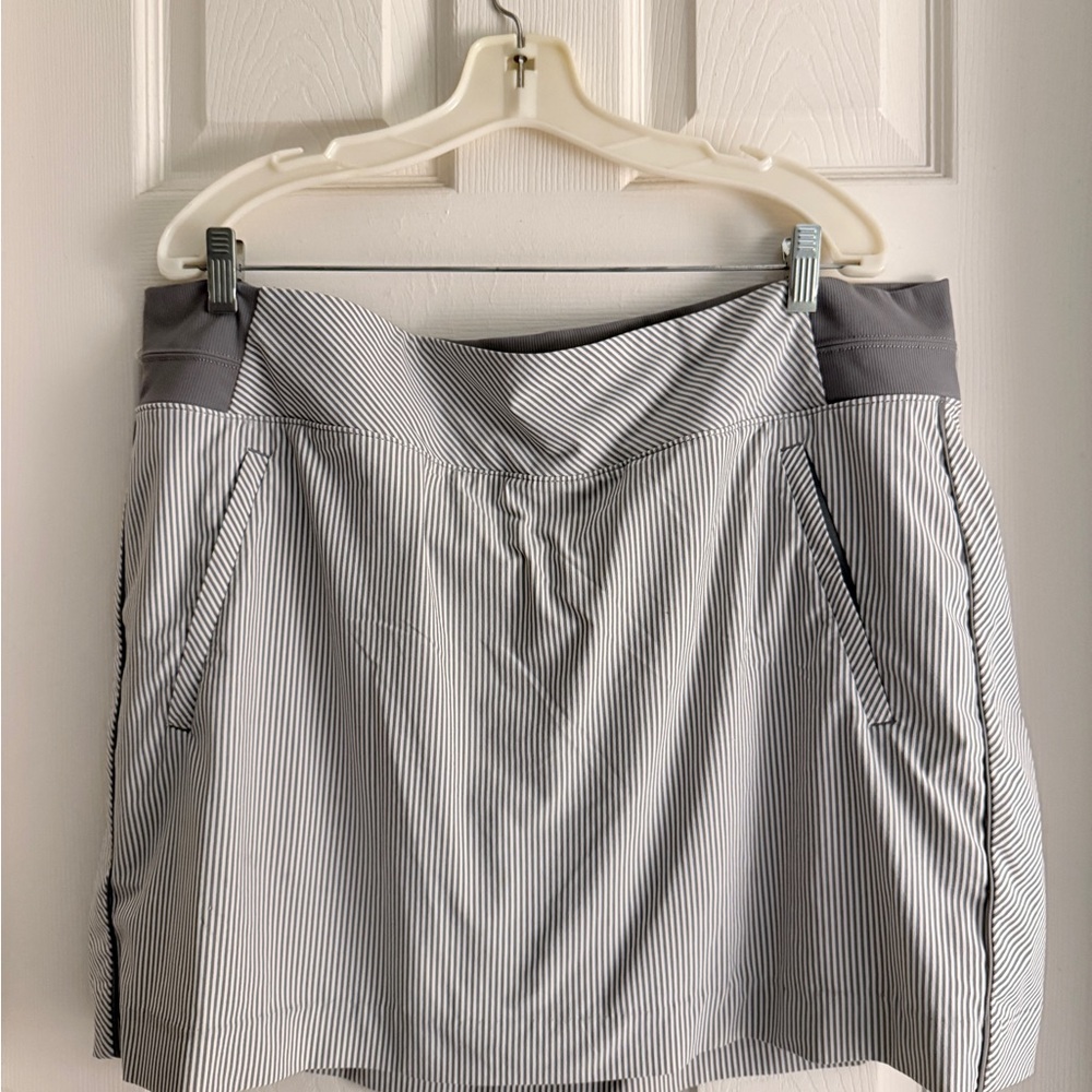 Athleta Striped Golf/Tennis Skort in Gray and White